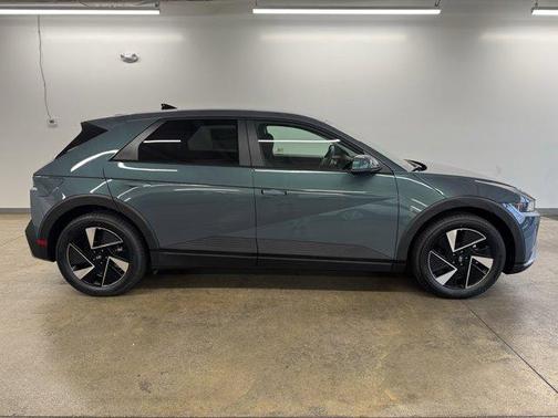 2025 Hyundai IONIQ 5 SE