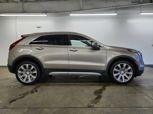 2022 Cadillac XT4 Premium Luxury