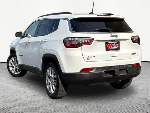 Bright White Clearcoat 2023 Jeep Compass Latitude Lux