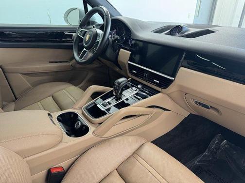 2019 Porsche Cayenne E-Hybrid Base