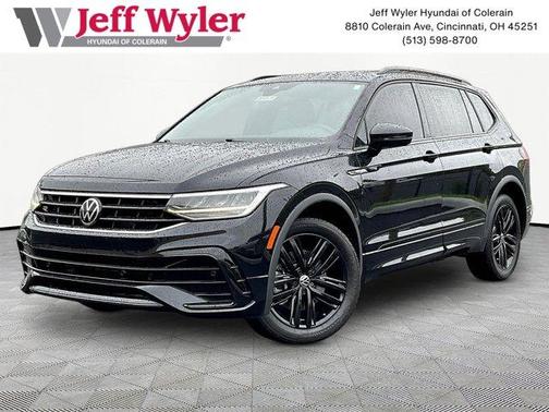 Deep Black Pearl Effect 2022 Volkswagen Tiguan 2.0T SE R-Line Black