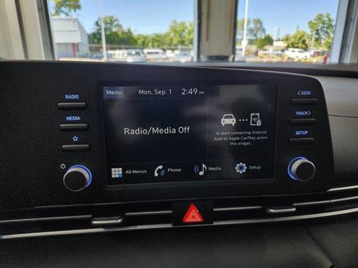 2025 Hyundai ELANTRA SE