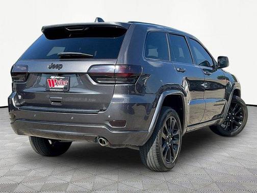 Granite Crystal Clearcoat Metallic 2018 Jeep Grand Cherokee Altitude