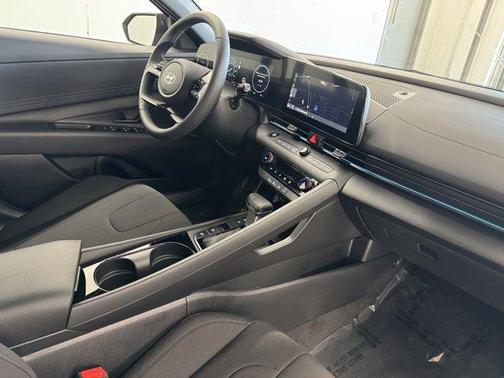 2025 Hyundai ELANTRA HEV SEL Sport