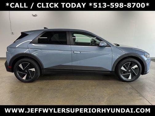 2025 Hyundai IONIQ 5 SE Standard Range