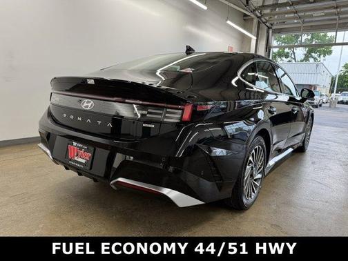 2025 Hyundai SONATA Hybrid Limited