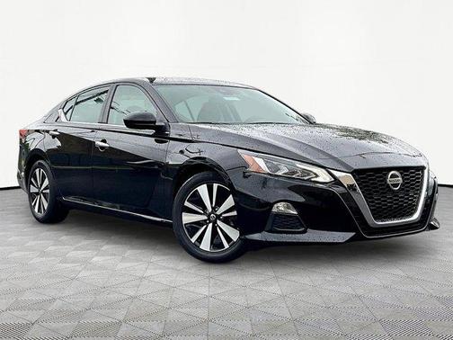 Black 2022 Nissan Altima 2.5 SV