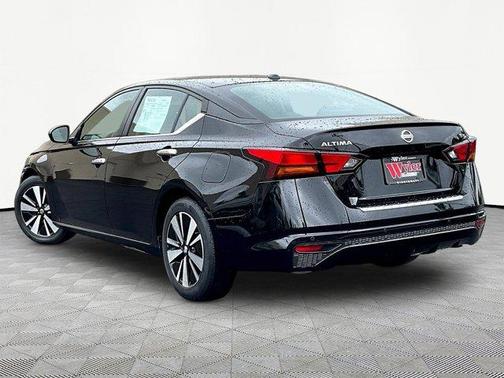 Black 2022 Nissan Altima 2.5 SV