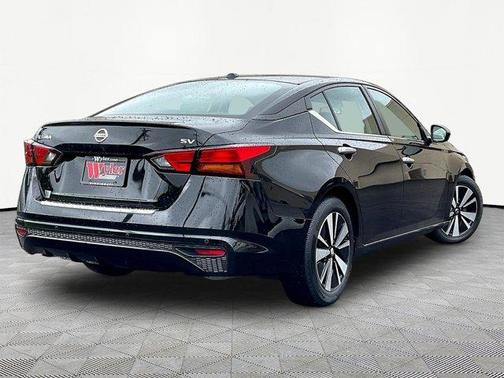 Black 2022 Nissan Altima 2.5 SV