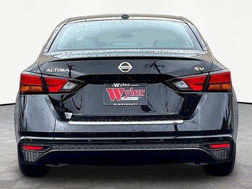 Black 2022 Nissan Altima 2.5 SV