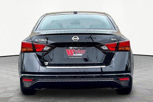 Black 2022 Nissan Altima 2.5 SV