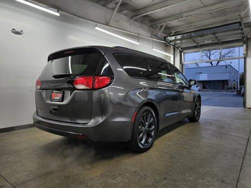 2020 Chrysler Pacifica Touring