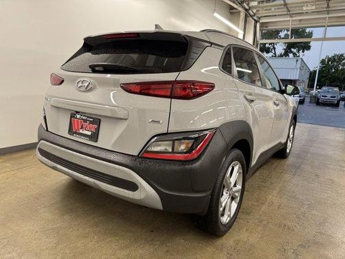 2022 Hyundai KONA SEL