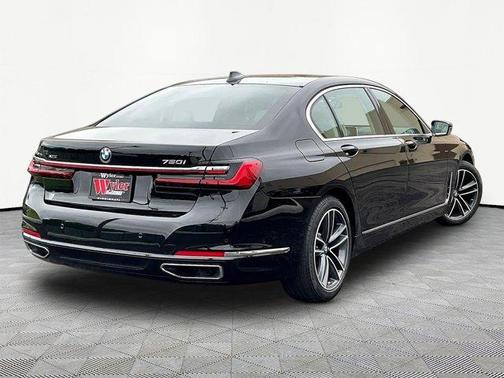Jet Black 2022 BMW 750 i xDrive