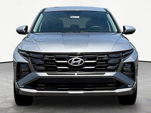 Shimmering Silver 2025 Hyundai TUCSON SE