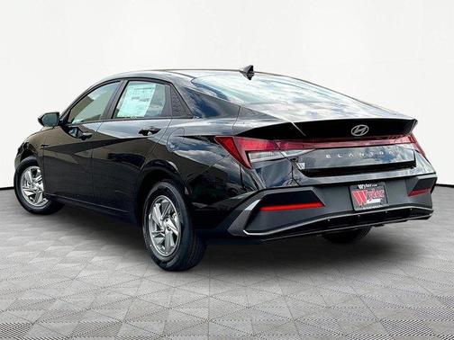 Black 2026 Hyundai ELANTRA SE