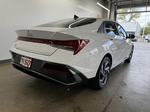 2025 Hyundai ELANTRA Limited