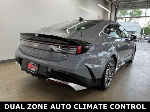 2025 Hyundai SONATA Hybrid Limited