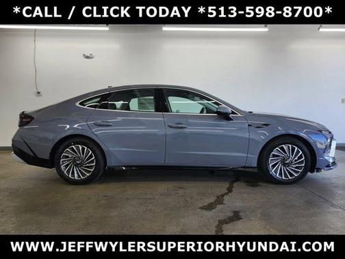 2025 Hyundai SONATA Hybrid Limited
