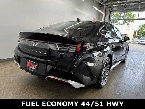 2025 Hyundai SONATA Hybrid Limited