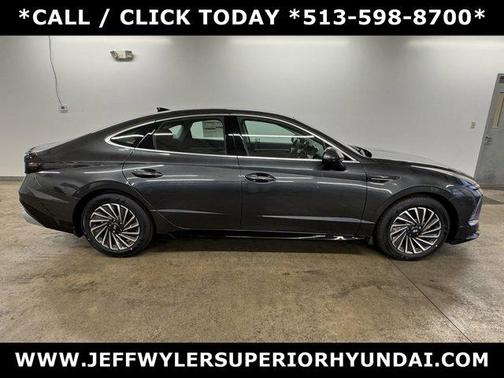 2025 Hyundai SONATA Hybrid SEL