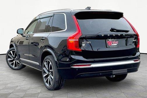 Onyx Black Metallic 2023 Volvo XC90 B6 Plus 7-Seater