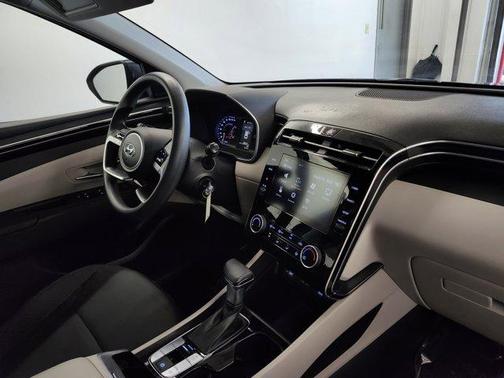 2022 Hyundai TUCSON SE