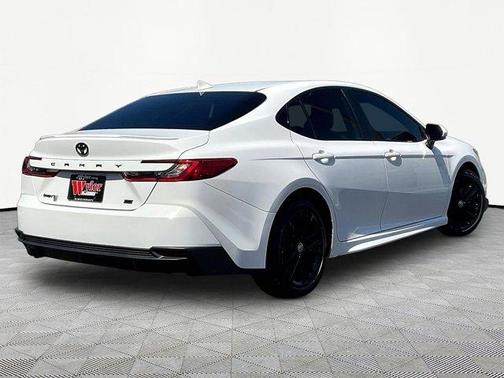 Ice 2025 Toyota Camry LE