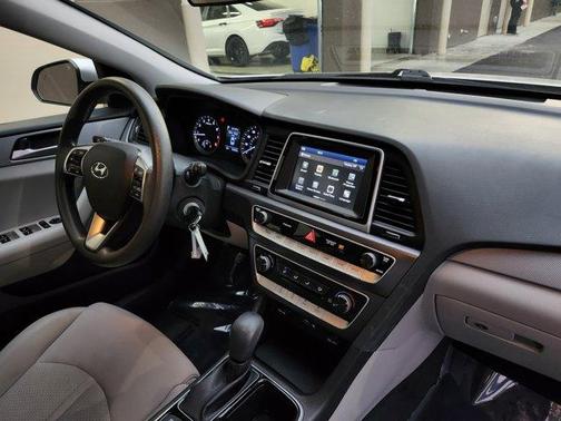2018 Hyundai SONATA SE