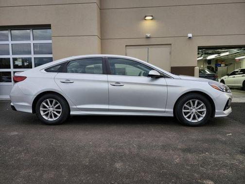 2018 Hyundai SONATA SE