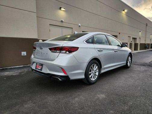 2018 Hyundai SONATA SE