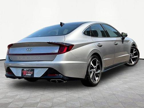 Shimmering Silver Pearl 2022 Hyundai SONATA SEL Plus