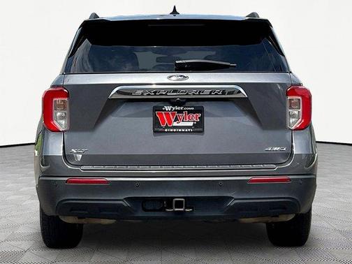 Gray Metallic 2022 Ford Explorer XLT