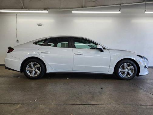 2022 Hyundai SONATA SE