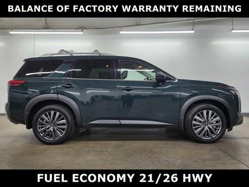 2022 Nissan Pathfinder SL