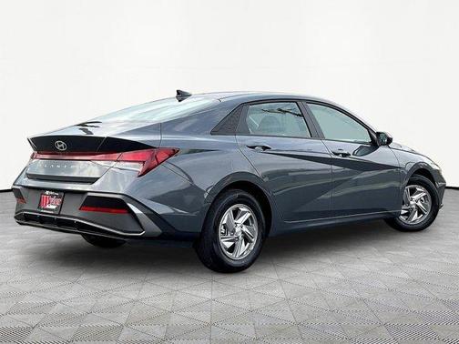 Gray 2025 Hyundai ELANTRA SE
