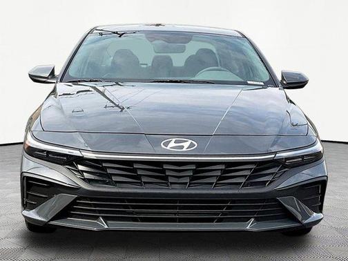 Gray 2025 Hyundai ELANTRA SE
