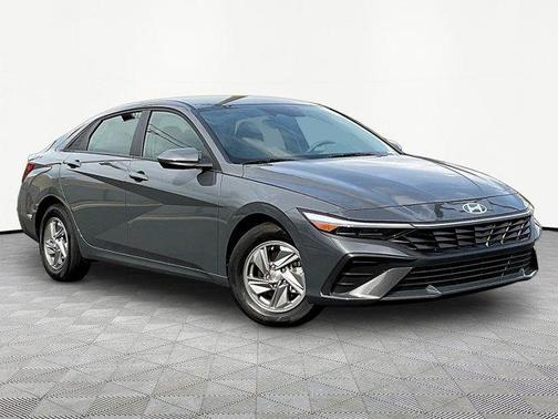 Gray 2025 Hyundai ELANTRA SE