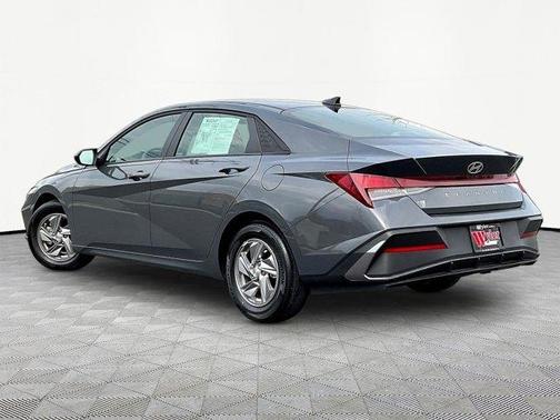 Gray 2025 Hyundai ELANTRA SE