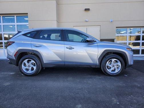 2023 Hyundai TUCSON SE