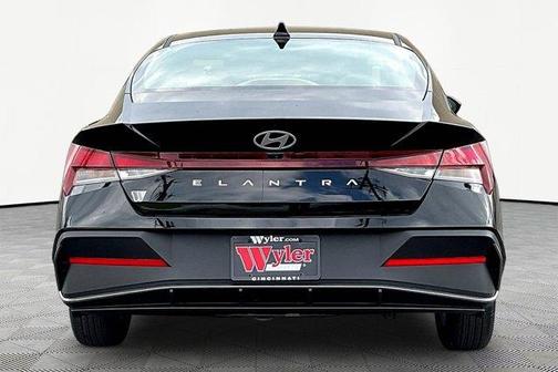 Black 2026 Hyundai ELANTRA SE