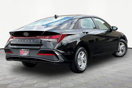 Black 2026 Hyundai ELANTRA SE