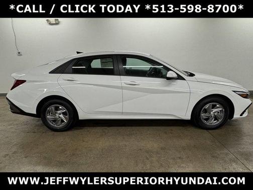 2025 Hyundai ELANTRA SE