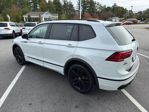 2022 Volkswagen Tiguan 2.0T SE R-Line Black