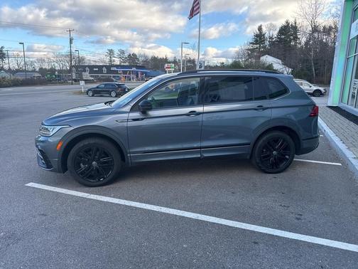 2022 Volkswagen Tiguan 2.0T SE R-Line Black