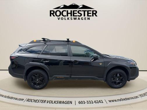 Crystal Black Silica 2022 Subaru Outback Wilderness