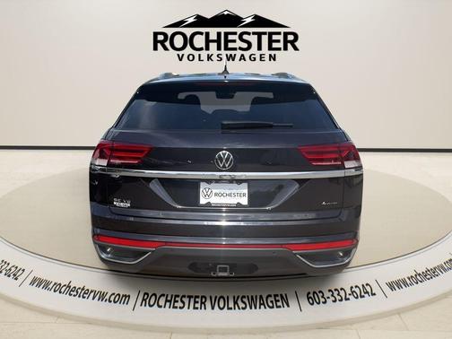 Deep Black Pearl Effect 2023 Volkswagen Atlas Cross Sport 3.6L V6 SE w/Technology