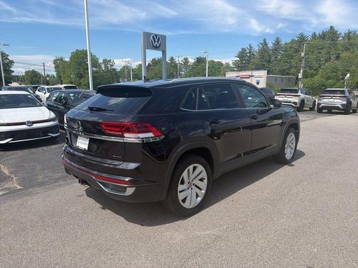 Deep Black Pearl Effect 2023 Volkswagen Atlas Cross Sport 3.6L V6 SE w/Technology