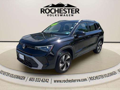 Deep Black Pearl Effect 2025 Volkswagen Taos 1.5T SE
