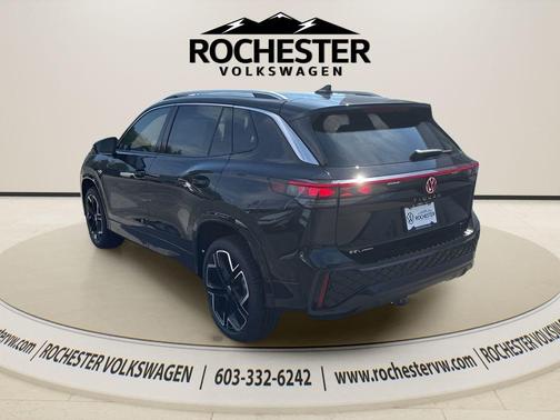 Deep Black Pearl Effect 2026 Volkswagen Tiguan 2.0T SEL R-Line Turbo